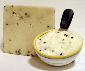 pecorino-pepato-grated-doc-cheese-italy