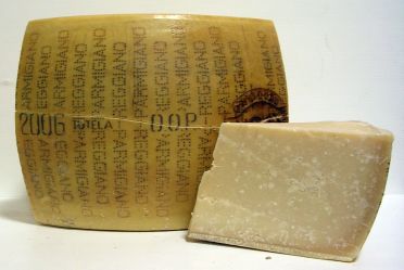 reggiano-parmigiano-doc-italian-cheese